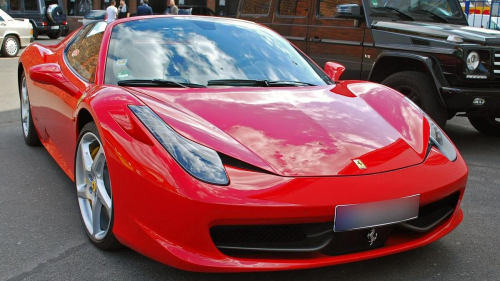 Ferrari за 3 млн долларов, Rolls Royce и Bentley: гараж с авто Башара Асада захватили повстанцы
